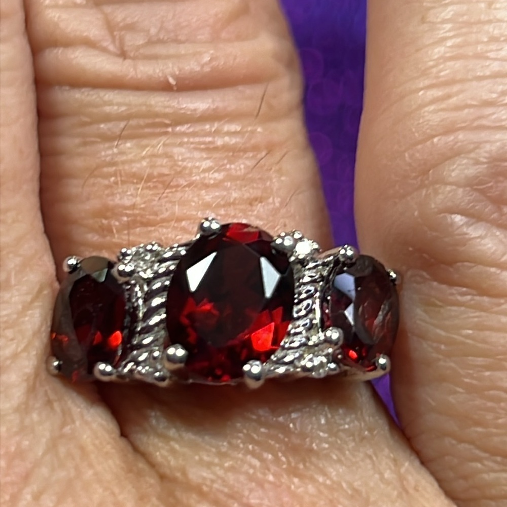 Vermelho Garnet & White Zircon Ring - Picture 3 of 9